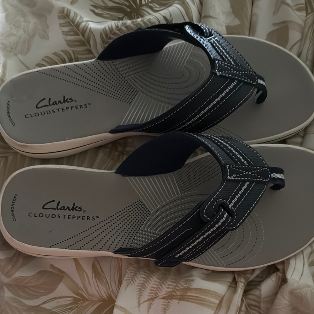 Clarks Black Sandals Comfortable Casual Design